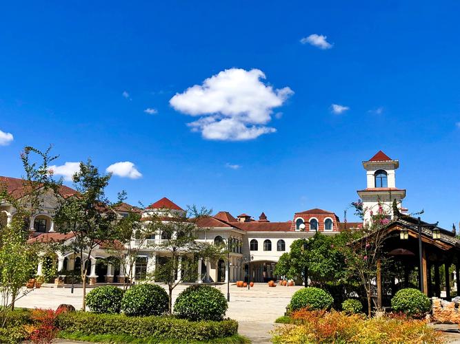 黄山纳尼亚小镇房价