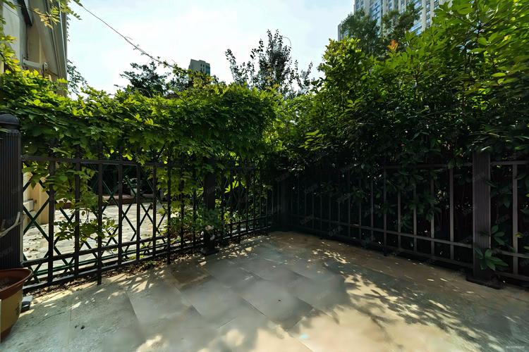 南京一楼带院子二手房