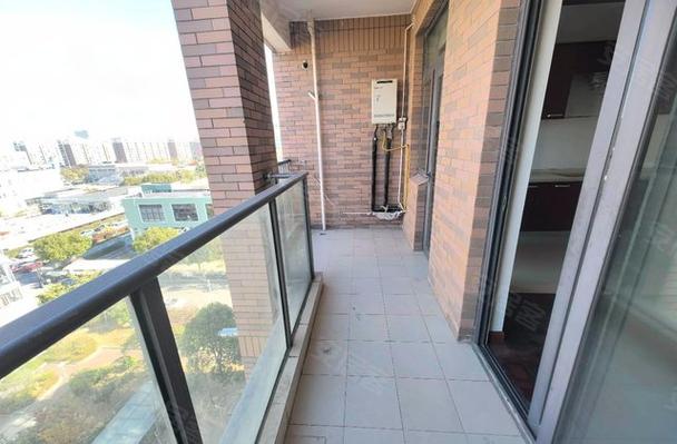 上海滴水湖馨苑房价