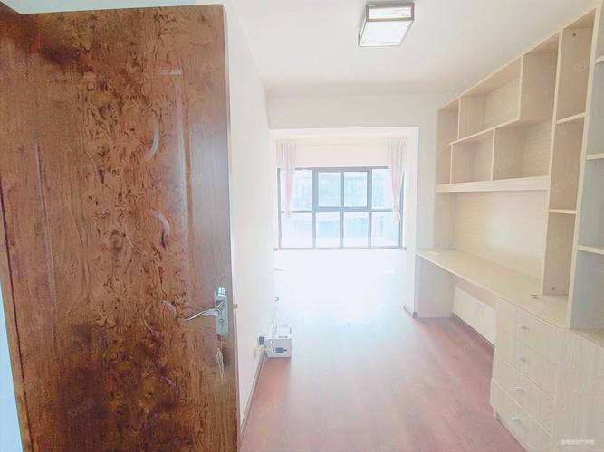 滇池卫城尚层二手房