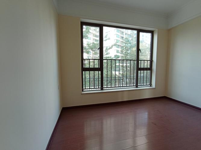 三乡畔山中心城房价