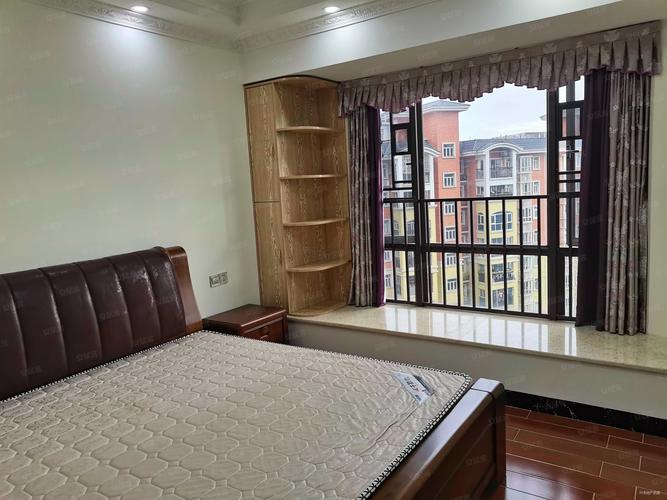 狮山依云曦城二手房